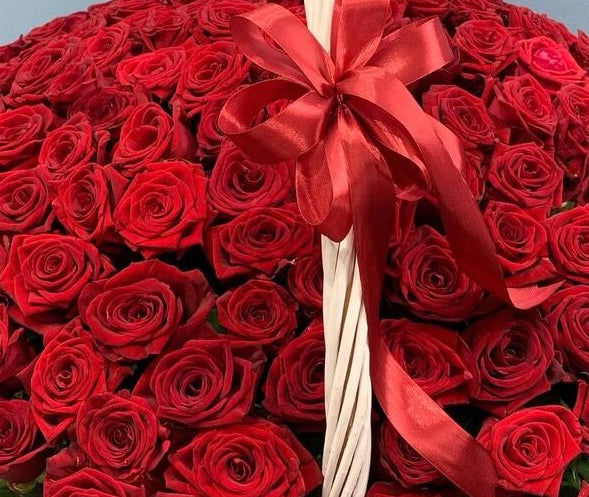 151 BASKET LUXURY RED ROSES