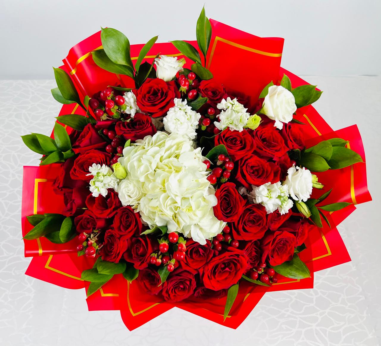 LUSH RED ELEGANCE (Valentine's Edition)
