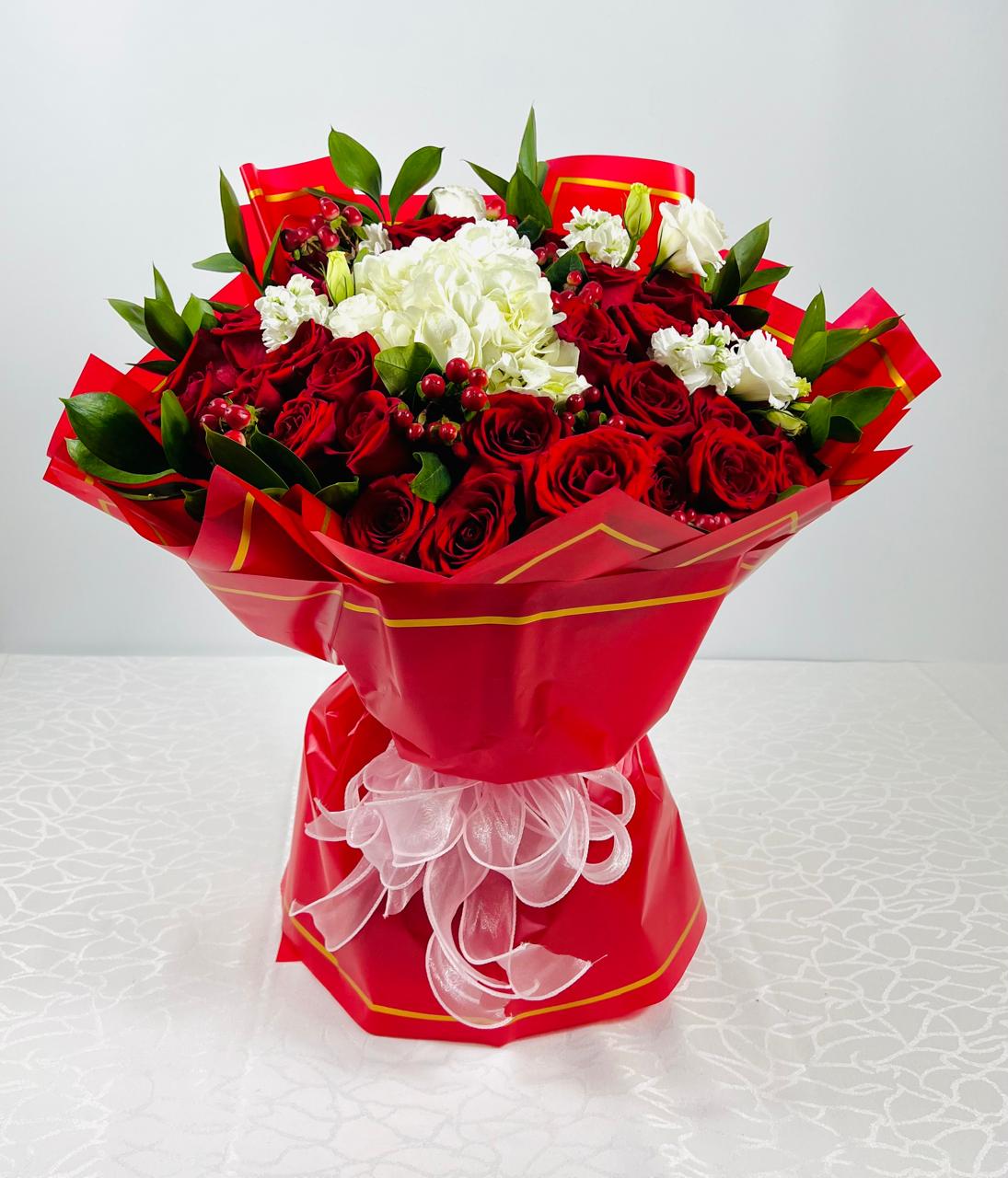 LUSH RED ELEGANCE (Valentine's Edition)