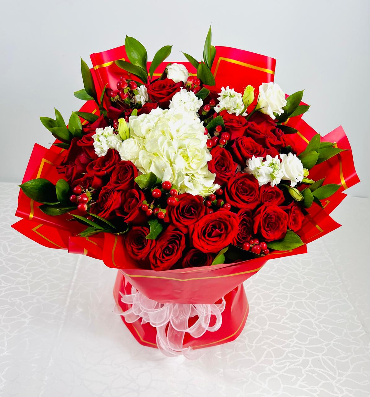 LUSH RED ELEGANCE (Valentine's Edition)