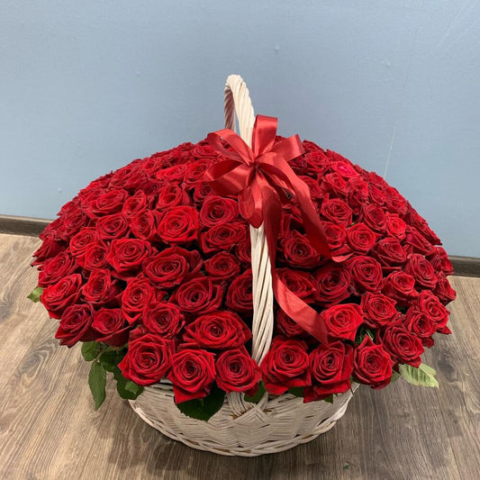 151 BASKET LUXURY RED ROSES